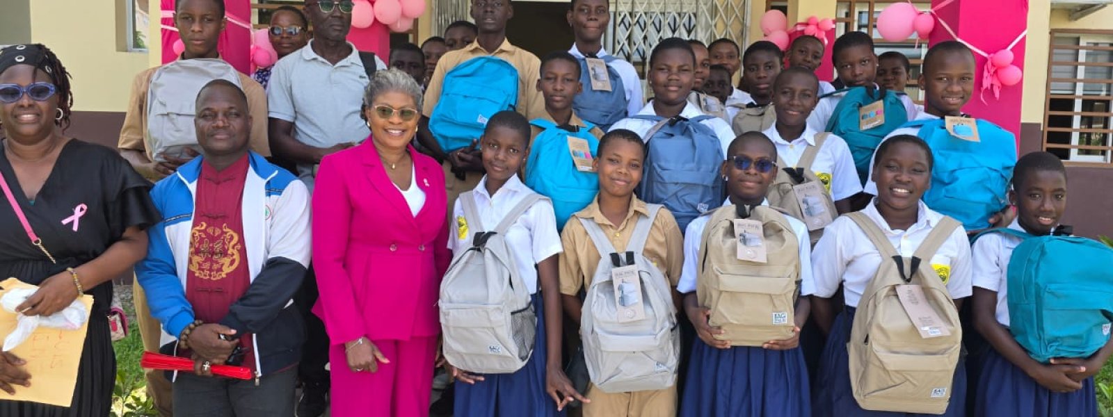 Cérémonie de remise de la Bourse de l'Ambassadeur au Collège Moderne de Moronou